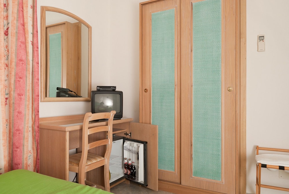 Economy Double or Twin Room, Private Bathroom - Photo 4