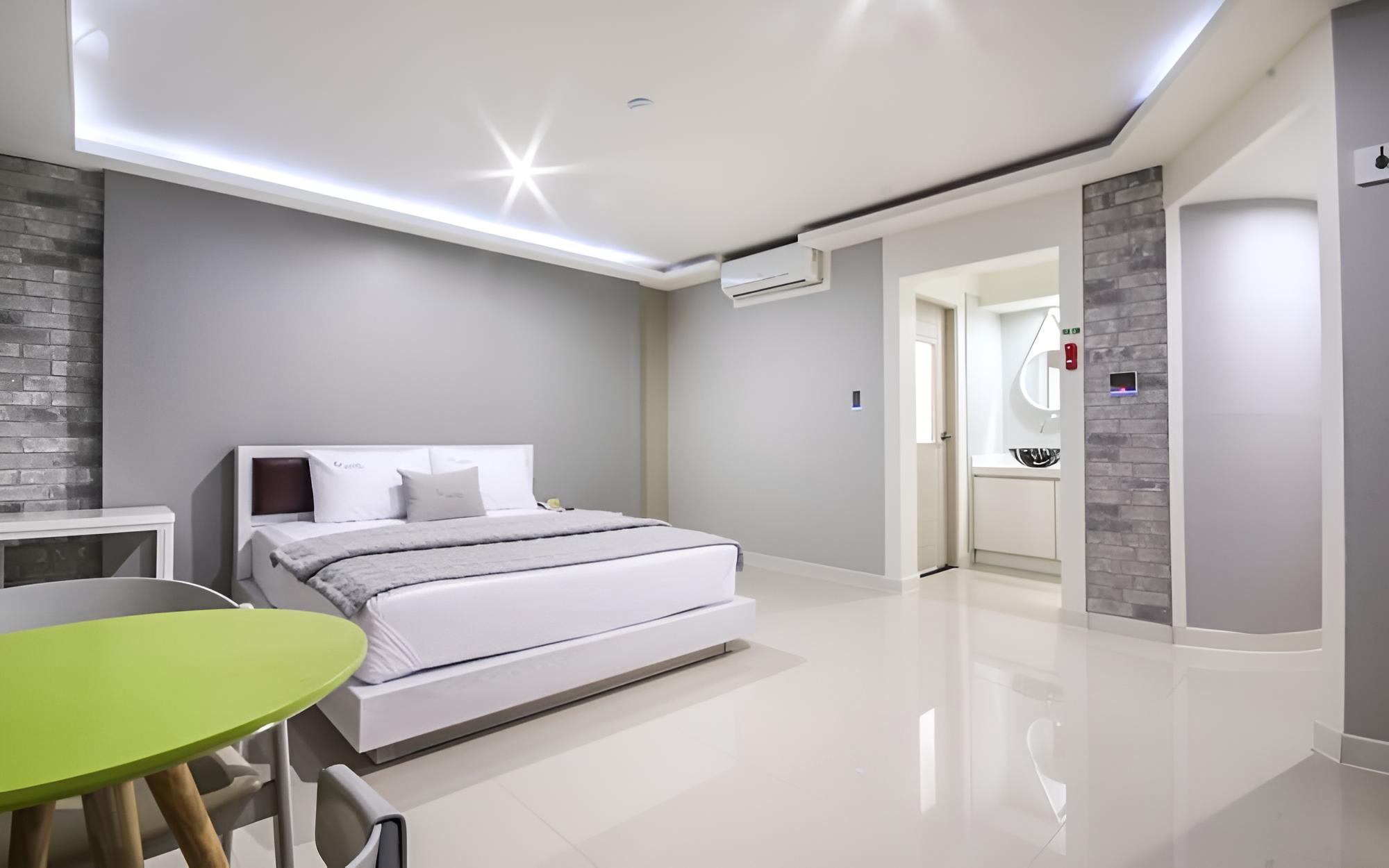Room (Standard Room Early Check-in (Netflix) photo 2