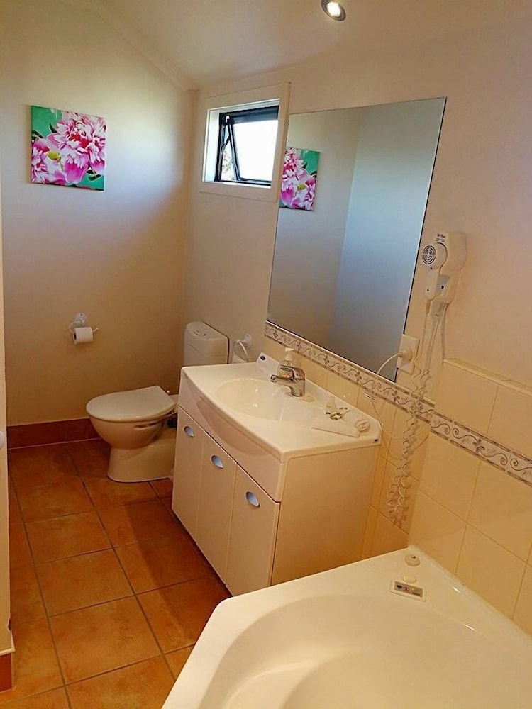 Queen Studio with Spa Bath photo 2