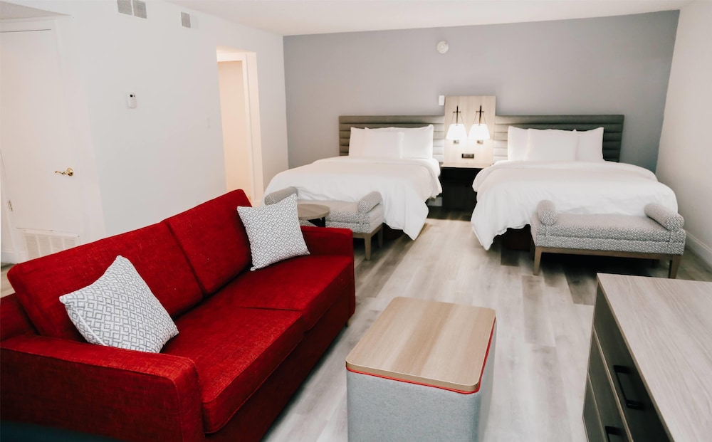 Deluxe Suite, 2 Queen Beds, Non Smoking - Photo 4