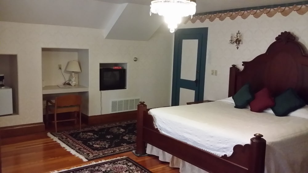 Signature Suite, 1 King Bed, Fireplace (Royal Splendor) photo 1