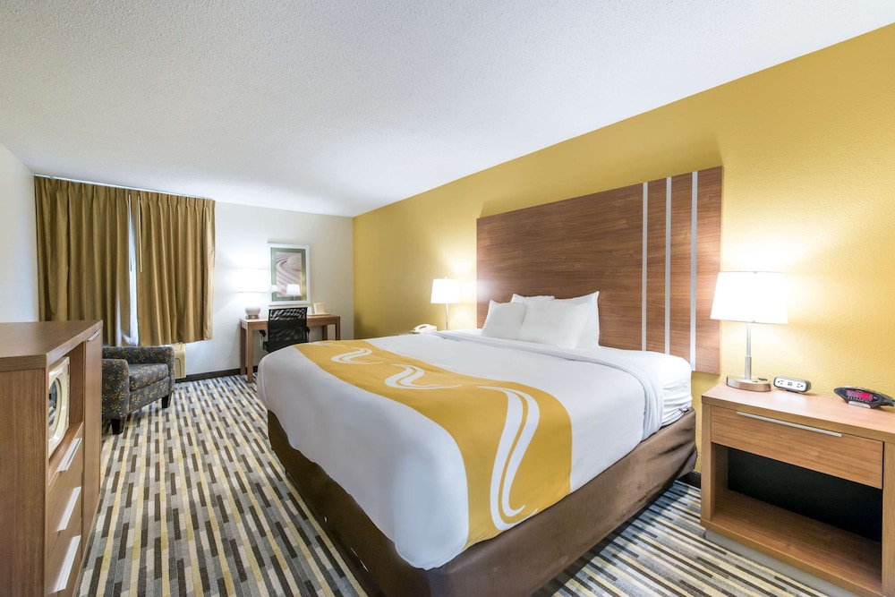 Standard Room, 1 King Bed, Non Smoking - Photo 1
