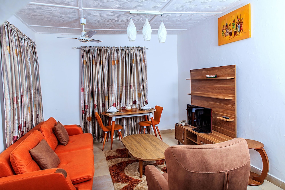 Executive Suite, 1 Bedroom, Kitchenette, Garden Area photo 1