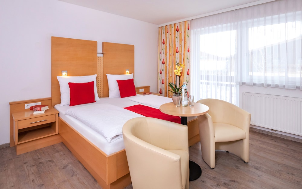 Family Room, 1 Bedroom, Balcony - Photo 3