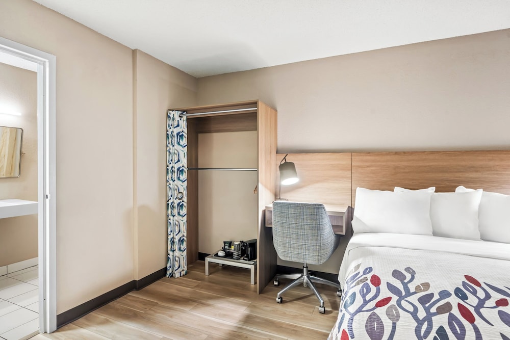 Superior Room, 1 Double Bed, Roll-in Shower, Non Smoking photo 3