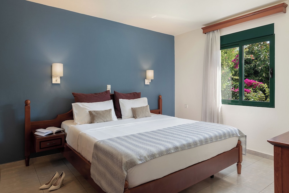 One Bedroom Apartment with Private Pool photo 1
