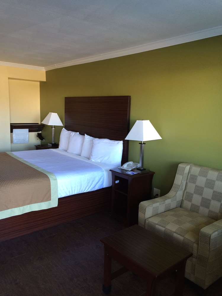 Room, 2 Queen Beds, Accessible, Non Smoking photo 2