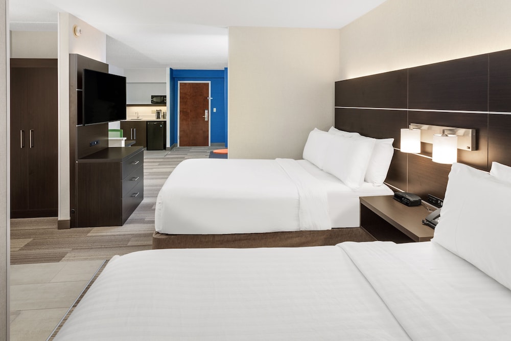 Suite, Multiple Beds - Photo 2