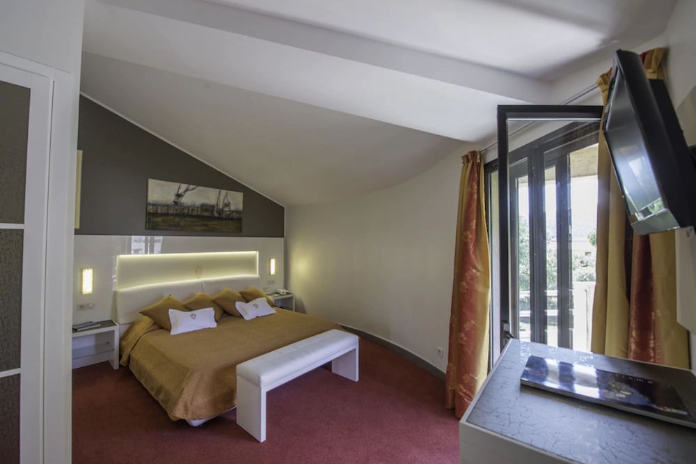 Deluxe Suite photo 2