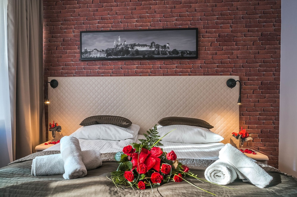 Double or Twin Room - Photo 8