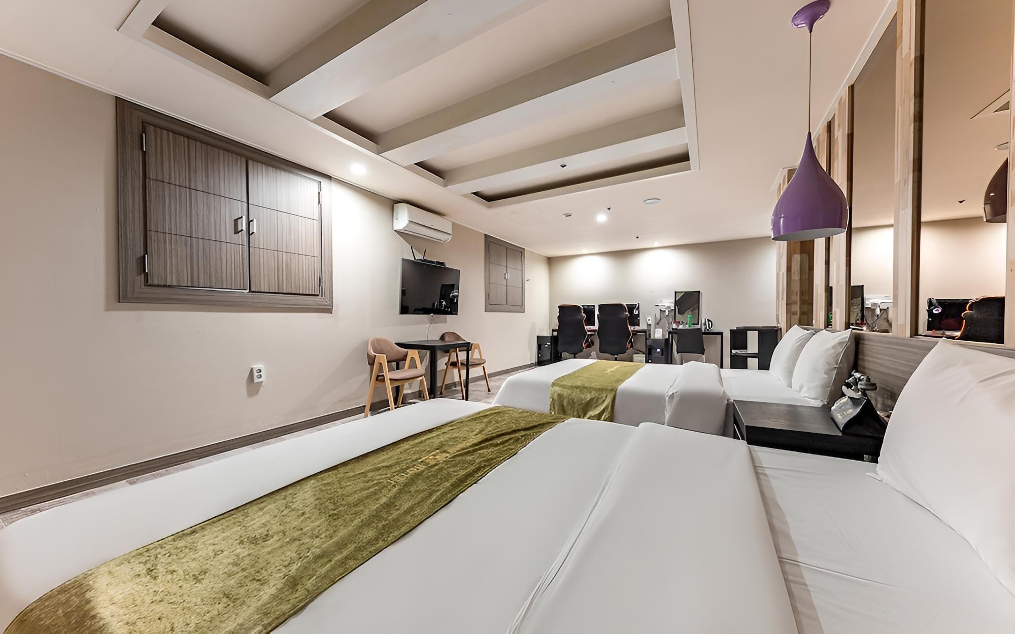 Room (Premium Twin (Bag 2PC Netflix availab) photo 3