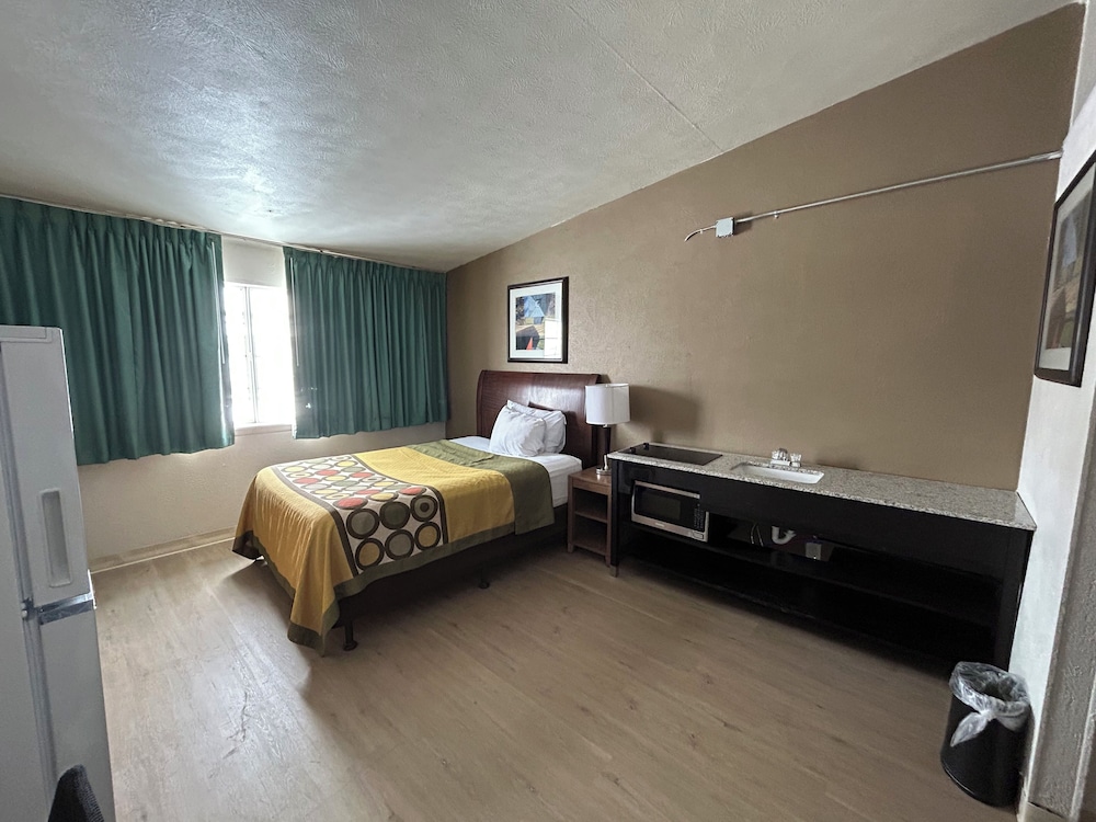Standard Single Room, 1 Queen Bed, Non Smoking - Photo 8