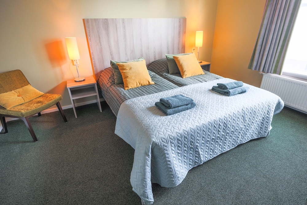 Economy Double Room, Shared Bathroom (2 single beds)