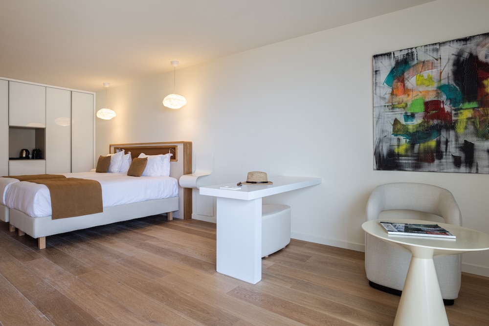 Superior Suite, Balcony, Sea View - Photo 3