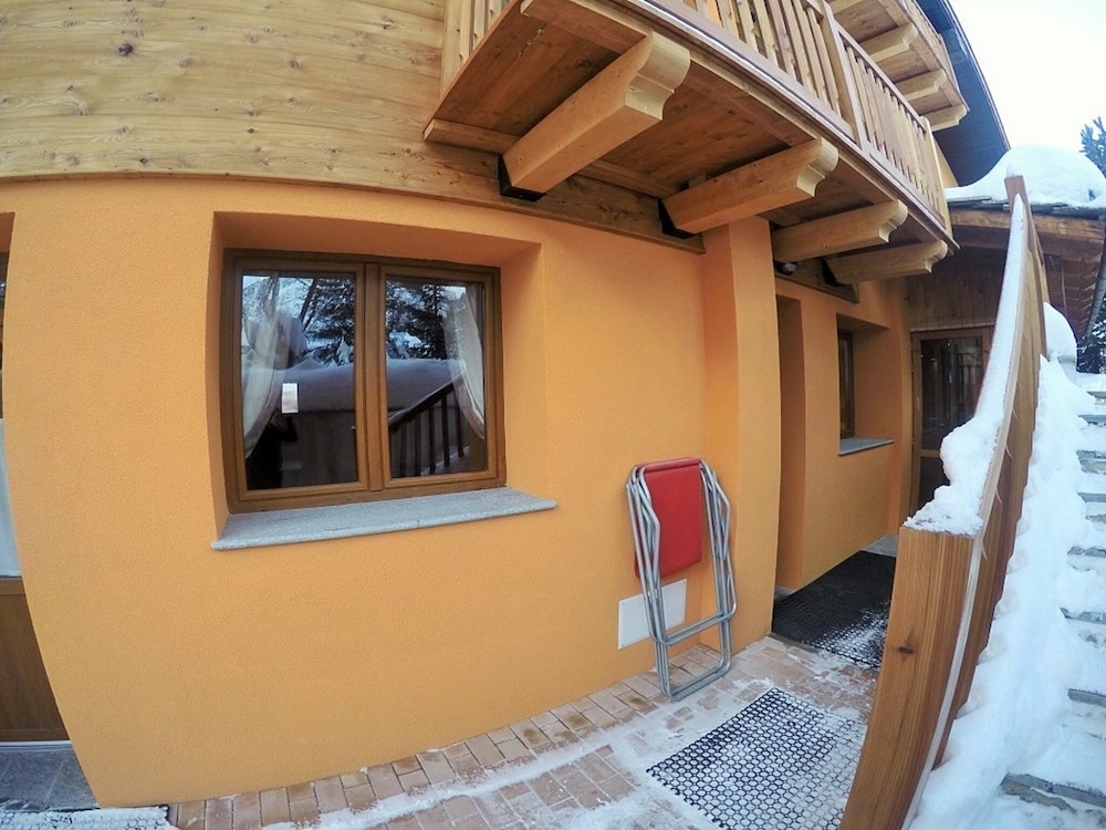 Family Apartment, Basement, 1 Bedroom, Kitchen, Garden View photo 2