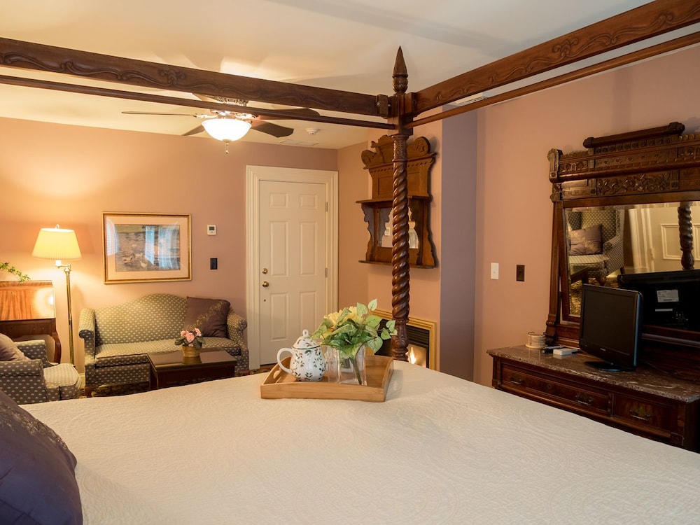 Room (Fine Arts ) photo 1