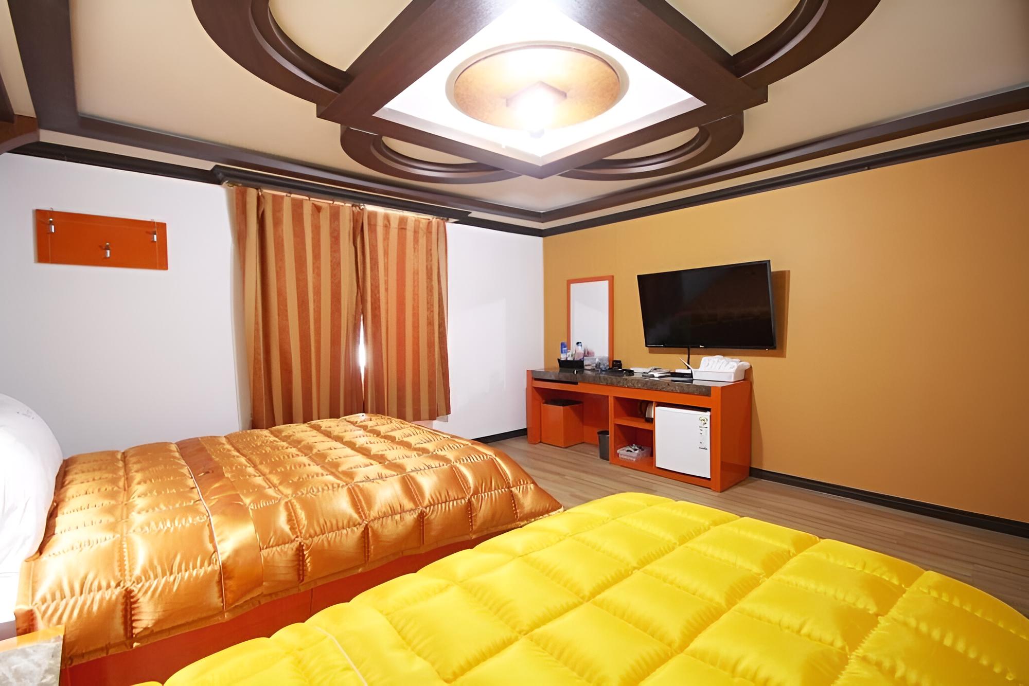 Room (Standard Room (Twin)) - Photo 4
