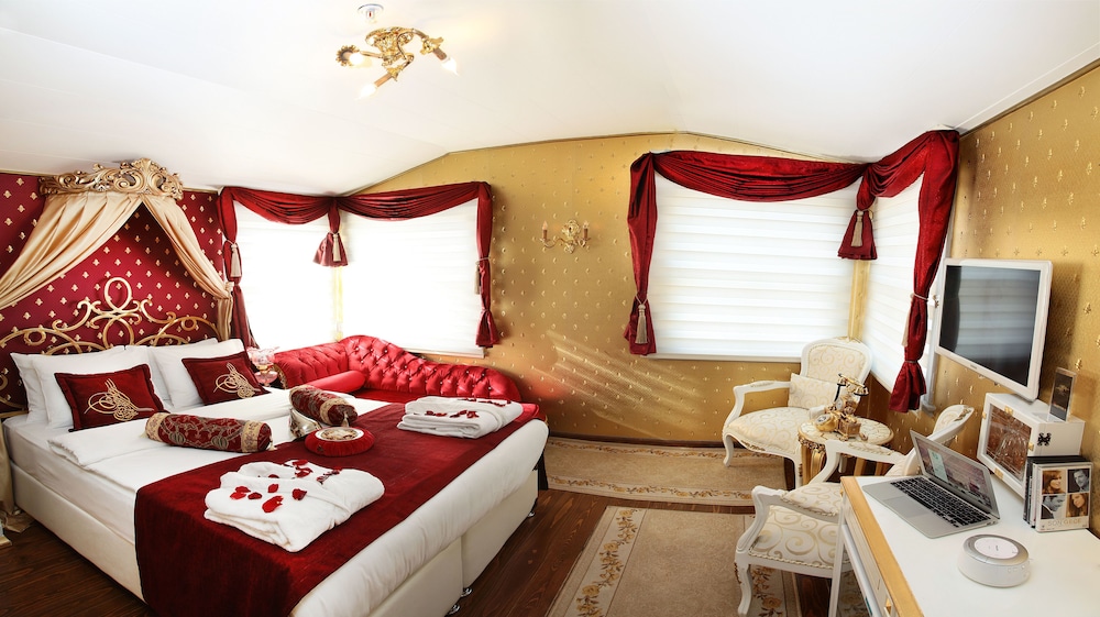 Luxury Suite with Jacuzzi ( Honeymoon Package ) photo 2