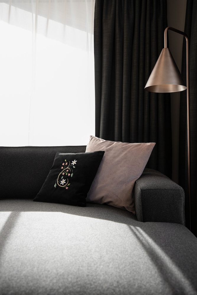 Suite - Photo 2