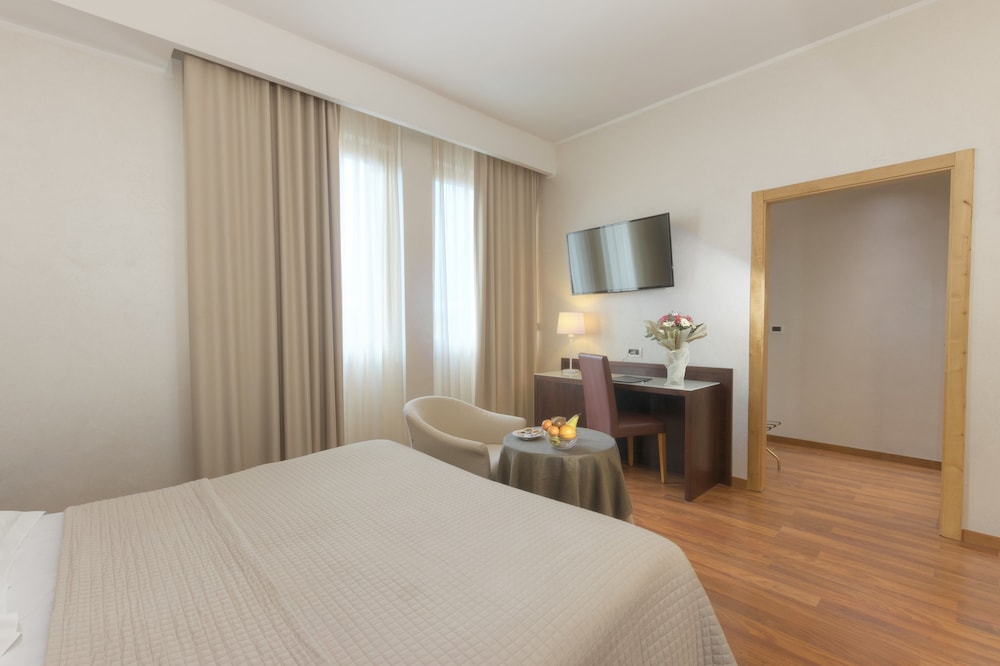 Superior Double or Twin Room - Photo 3