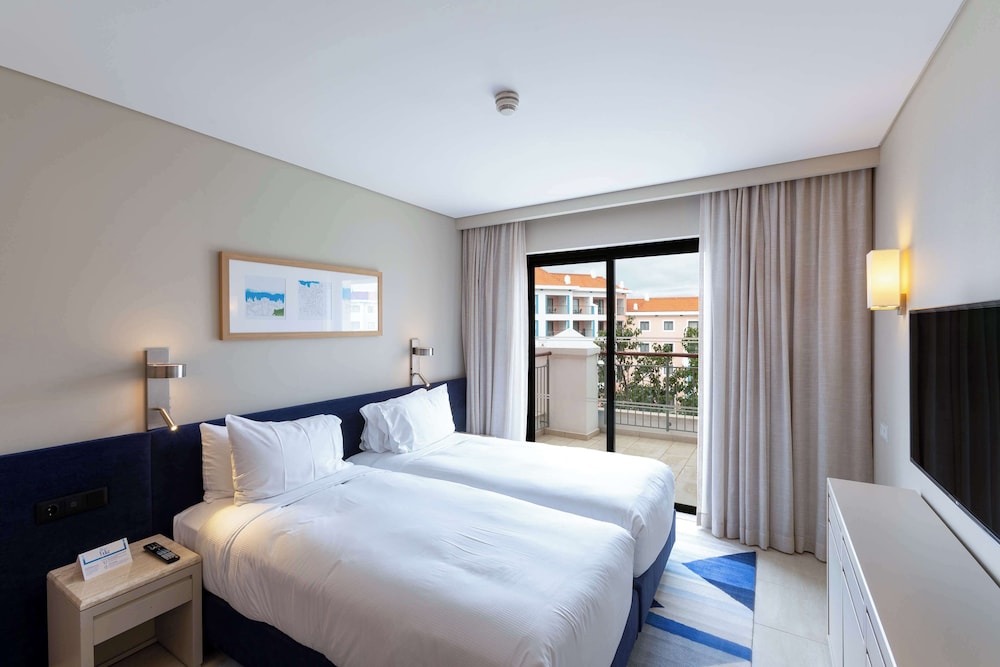 One Bedroom Apartment, Pool View - Photo 6