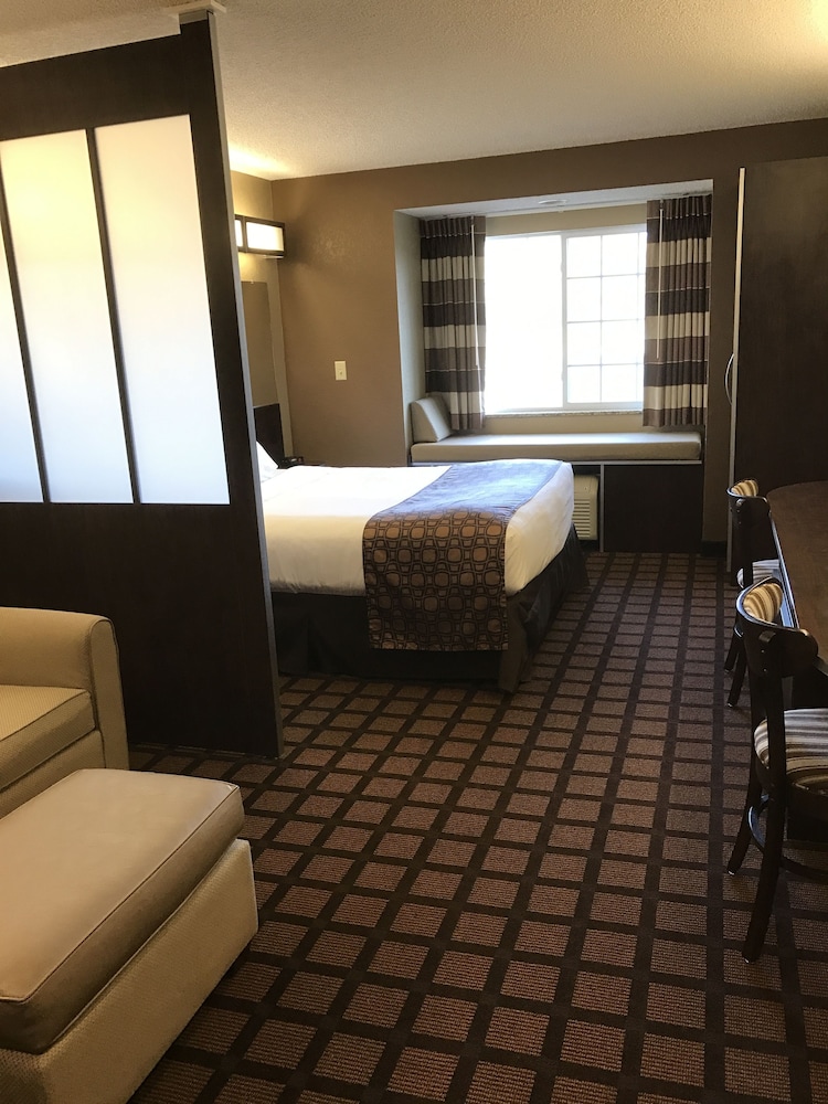 Studio Suite, 1 Queen Bed, Non Smoking - Photo 4