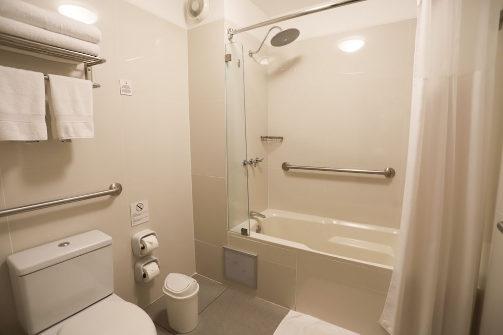 Superior Room, 1 Queen Bed, Accessible - Photo 4