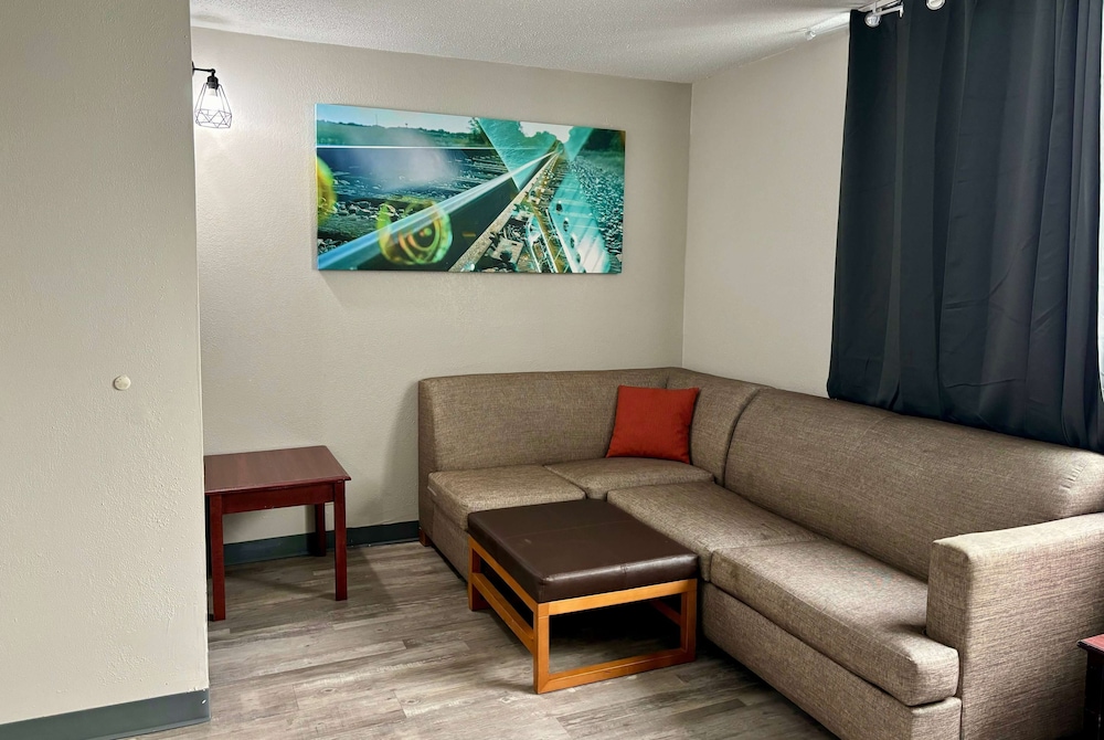 Suite, 1 King Bed, Non Smoking photo 1