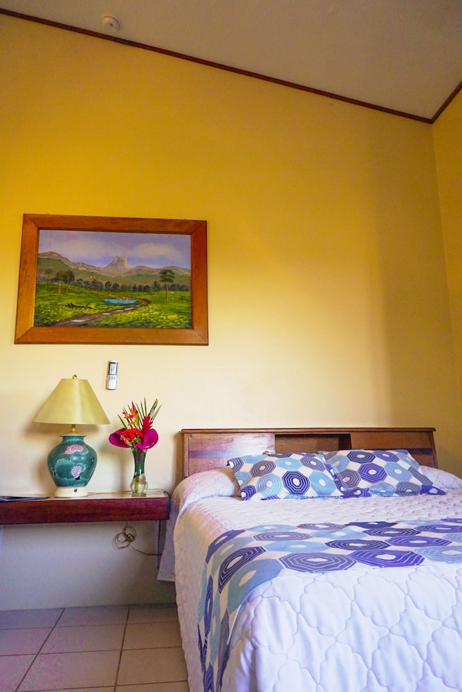 Family Room, Multiple Beds photo 3