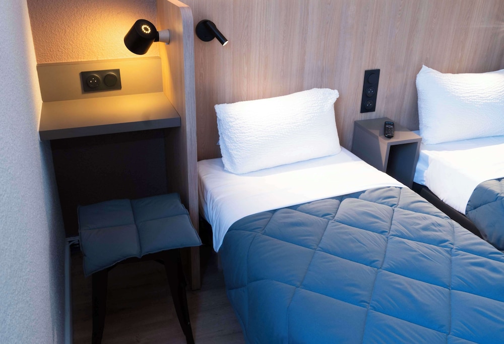 Standard Room, 2 Twin Beds - Photo 19