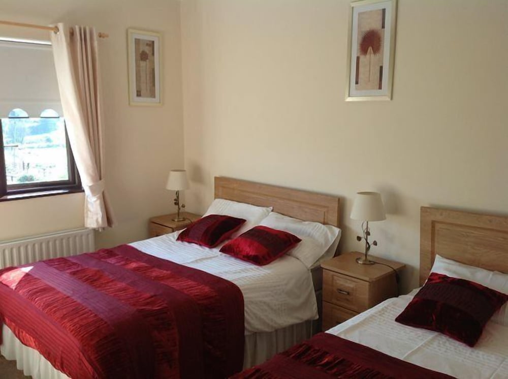 Room, Multiple Beds, Ensuite photo 1