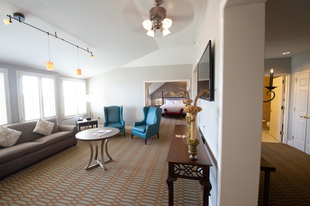 Suite, 1 Bedroom - Photo 3