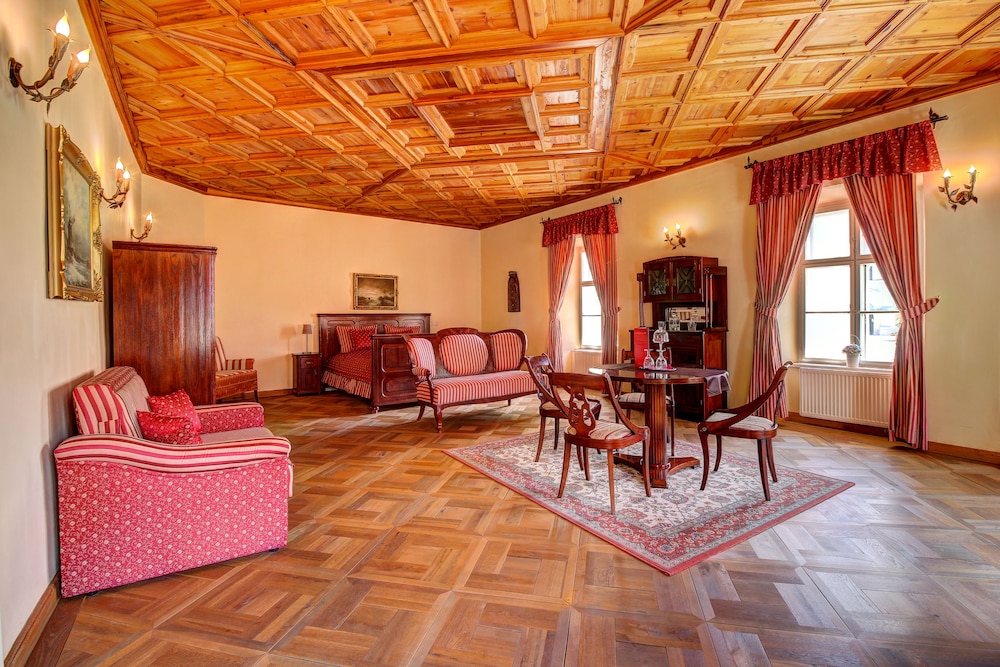 Apartment (Royal)