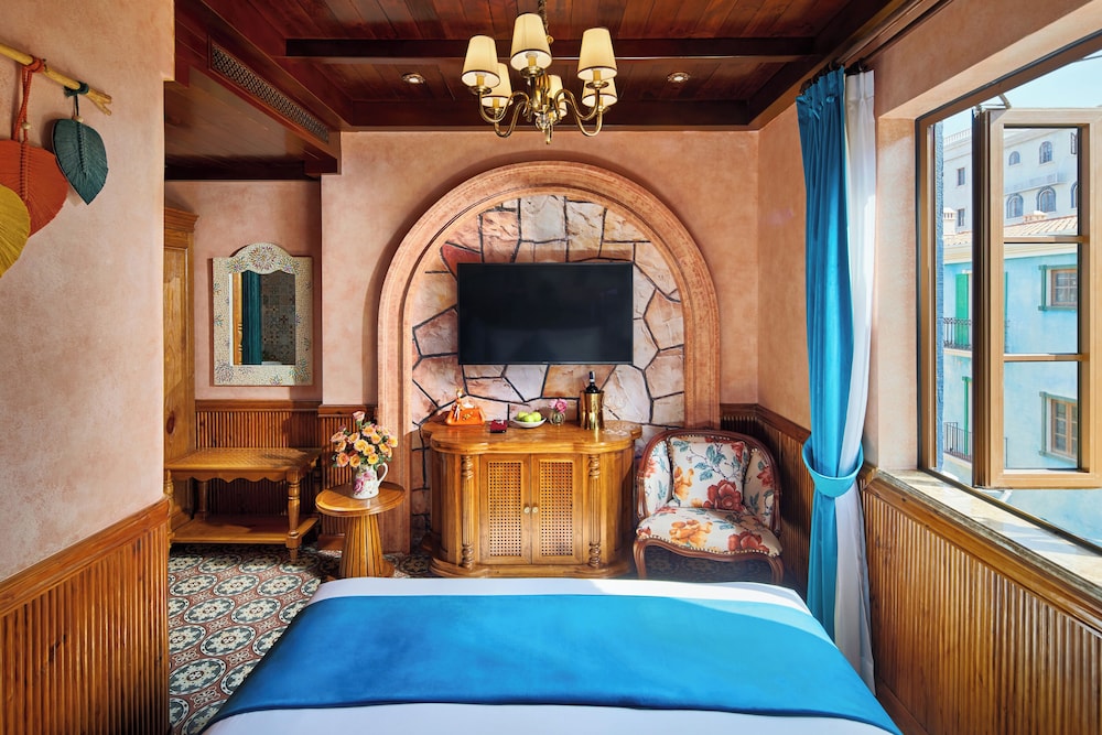 Caeli Amoris, City View, 1 King Bed with Window - Photo 3