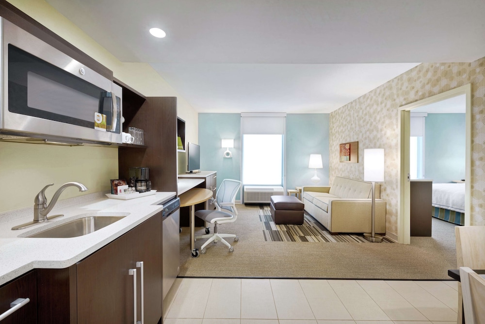 Suite, 1 King Bed, Accessible, Non Smoking (hearing acc) photo 1