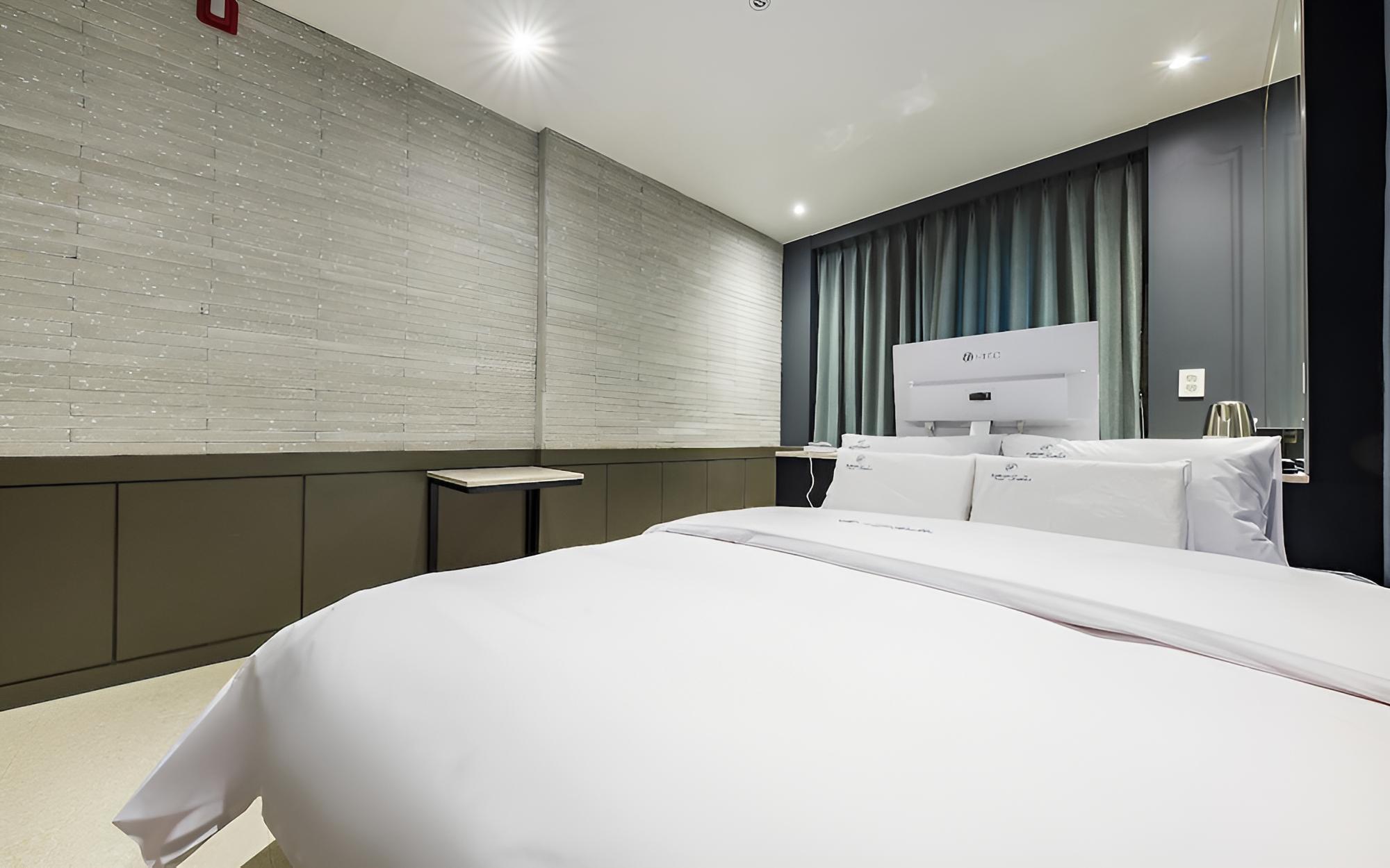 Room (Walkie Special Event (No Parking)) - Photo 8