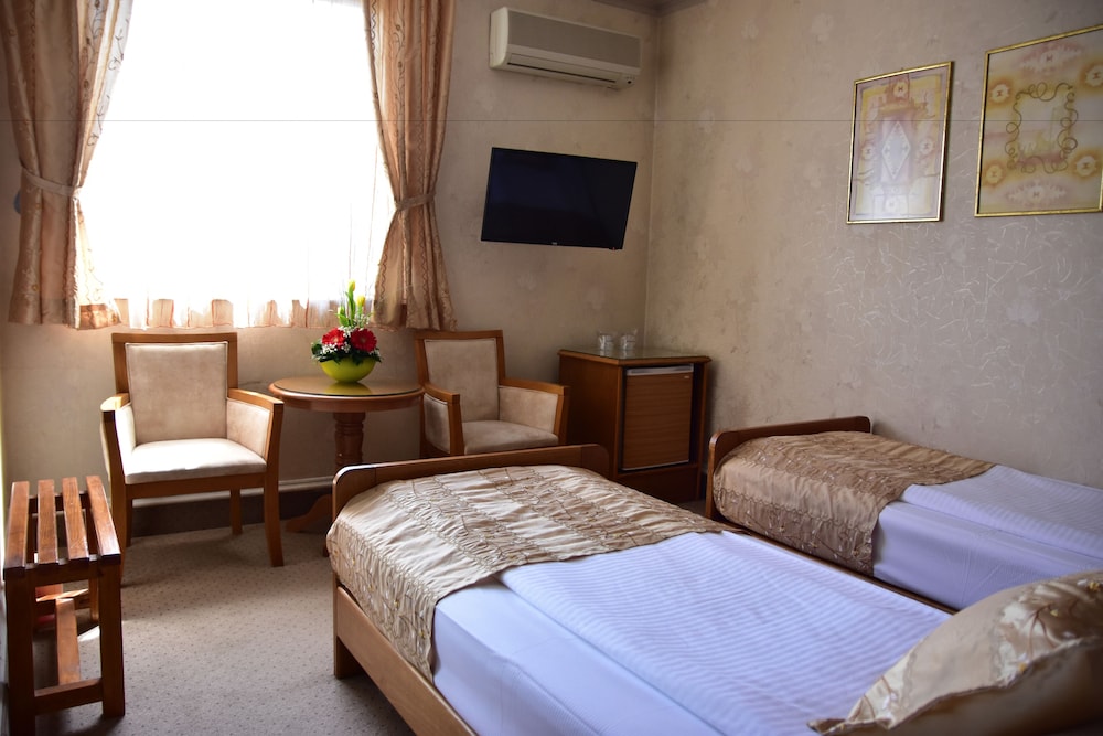 Standard Double Room photo 3