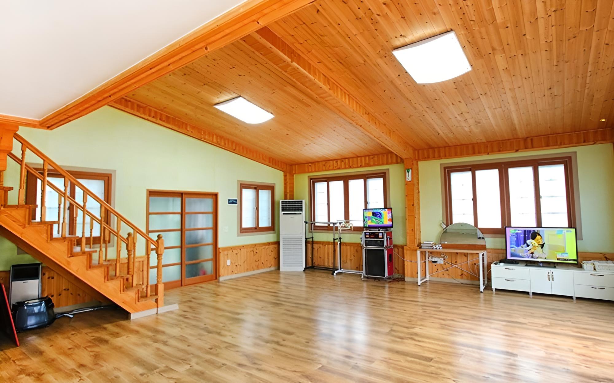Room (Cypress) - Photo 11