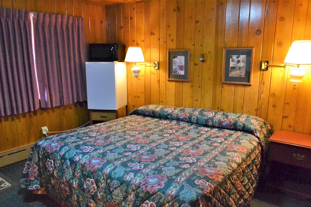 Standard Room, 1 King Bed, Non Smoking photo 3
