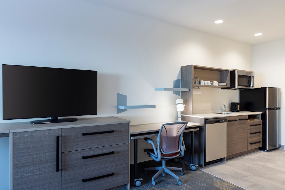 Suite, 1 Bedroom - Photo 4