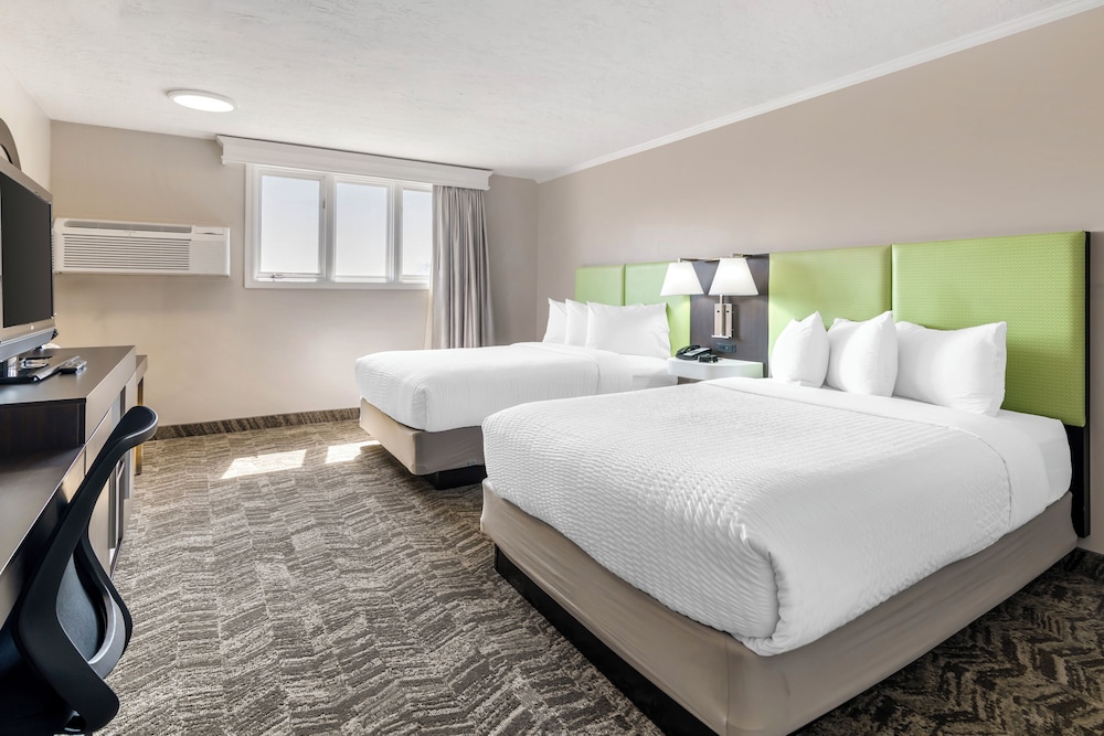 Standard Room, 2 Queen Beds, River View photo 1