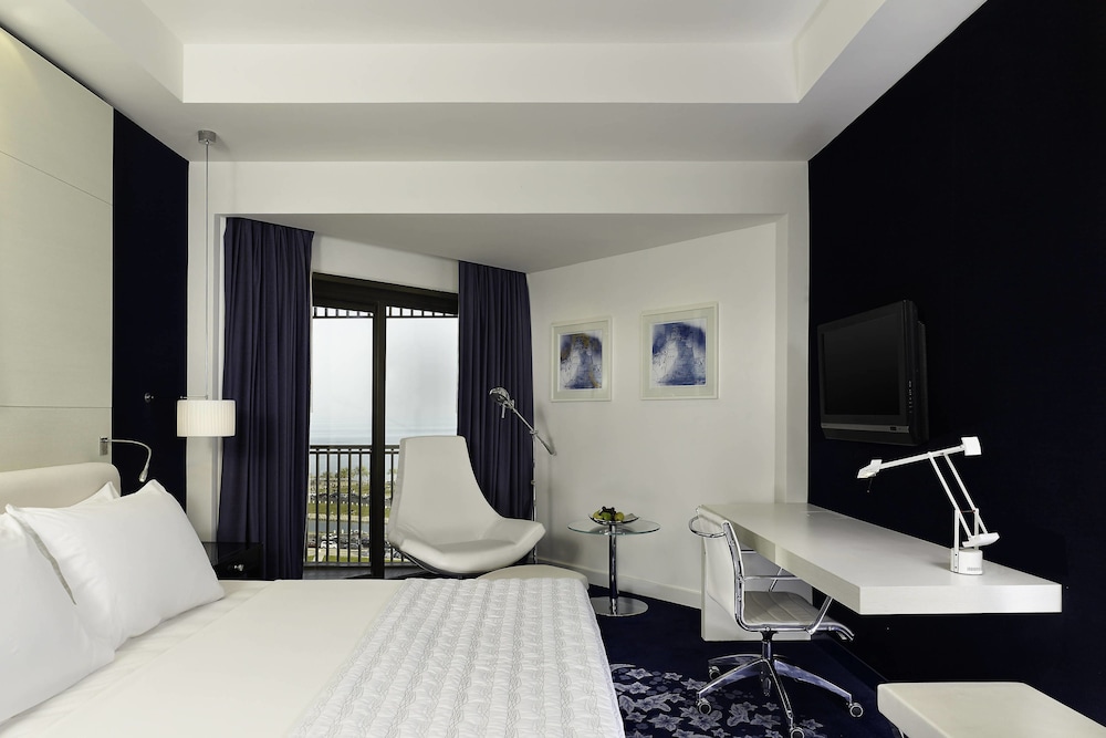 Deluxe Room, 1 King Bed, Balcony, Sea View - Photo 1