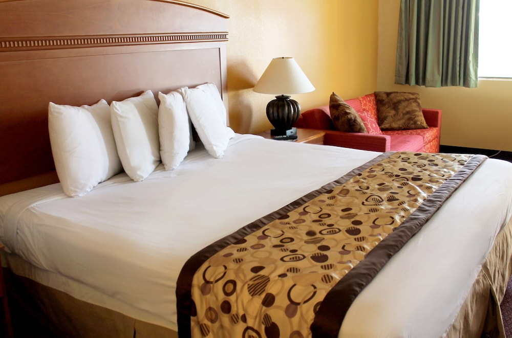 Room, 1 King Bed, Non Smoking - Photo 1