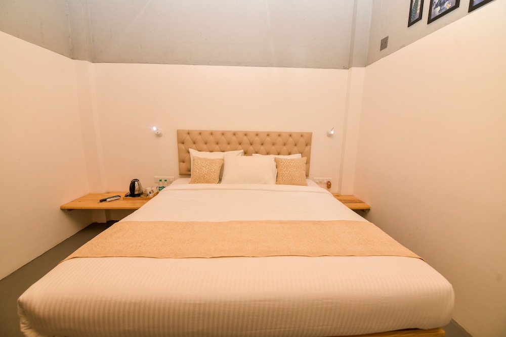 Deluxe Room - Photo 2