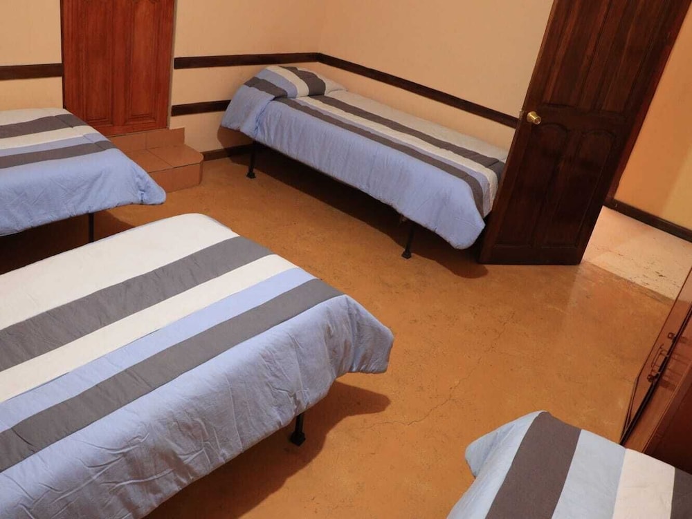 Bed on Mixed Shared Dormitory Quadruple, Private Bathroom photo 2