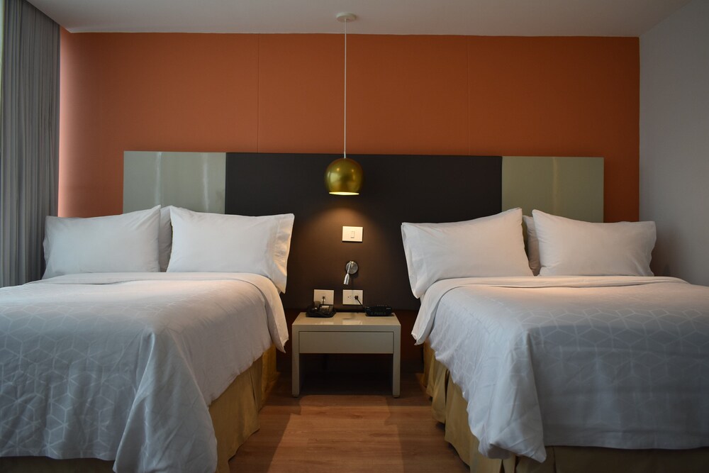 Suite, 2 Twin Beds - Photo 26