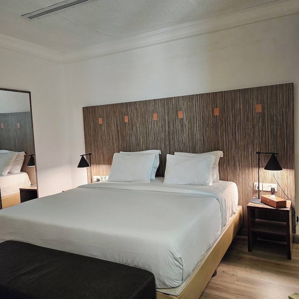 Ebony Suite photo 1