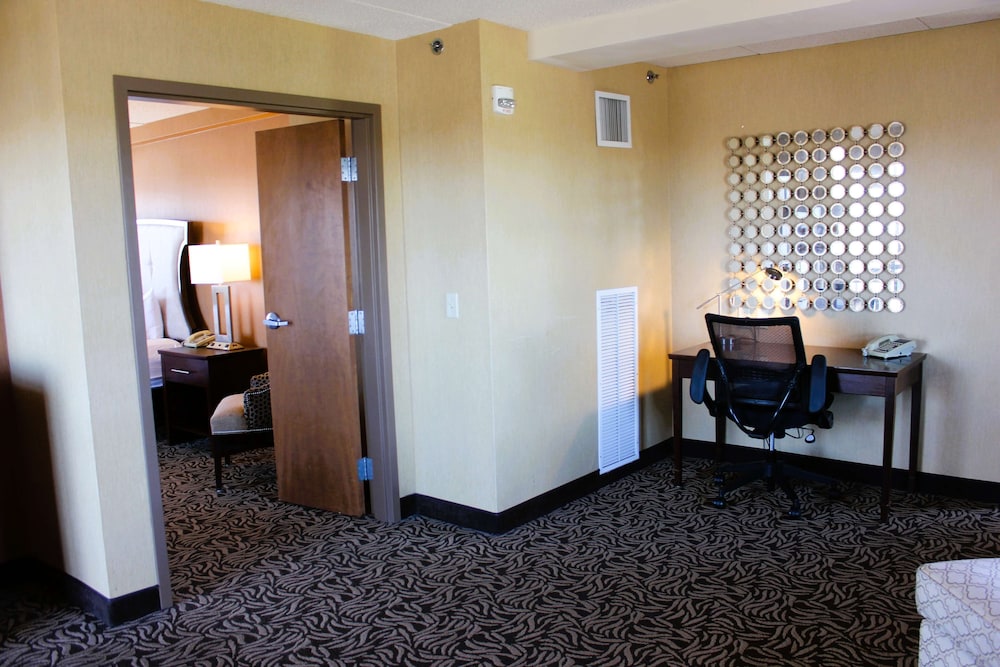 Suite, 2 Bedrooms, Non Smoking, Balcony photo 3