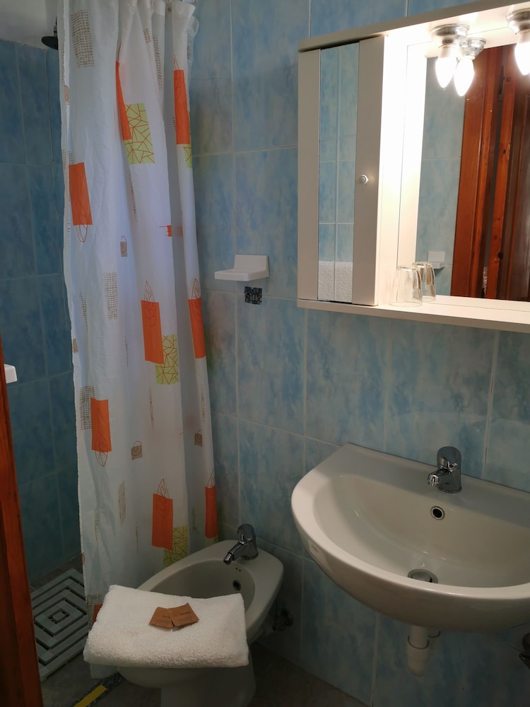 Double Room Single Use - Photo 2