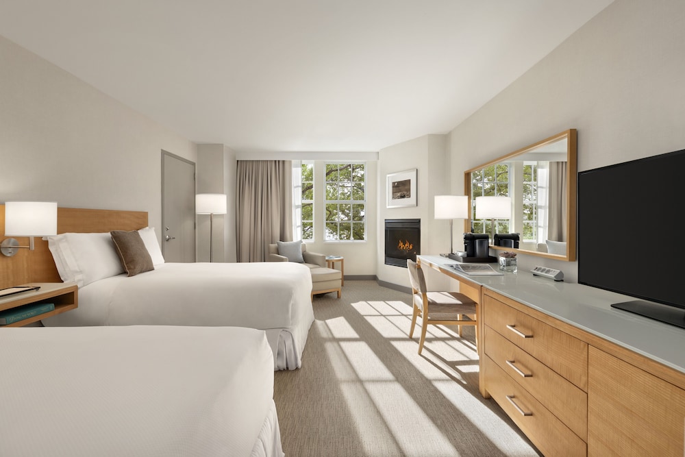 Premium Room, 2 Double Beds, Fireplace - Photo 5